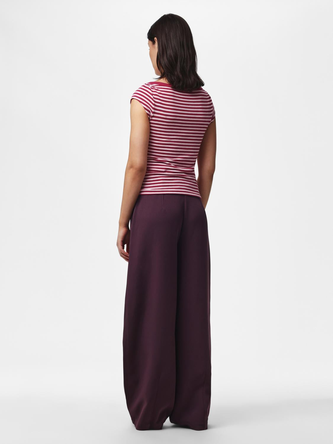 model_shot-back